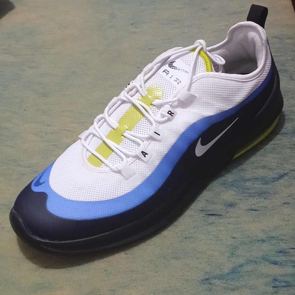 Nike Air Max Axis sz 13 Mens